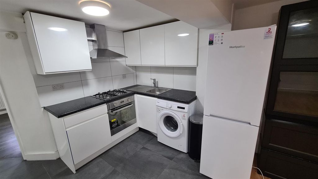 Property photo 3 of 20 Kitchen