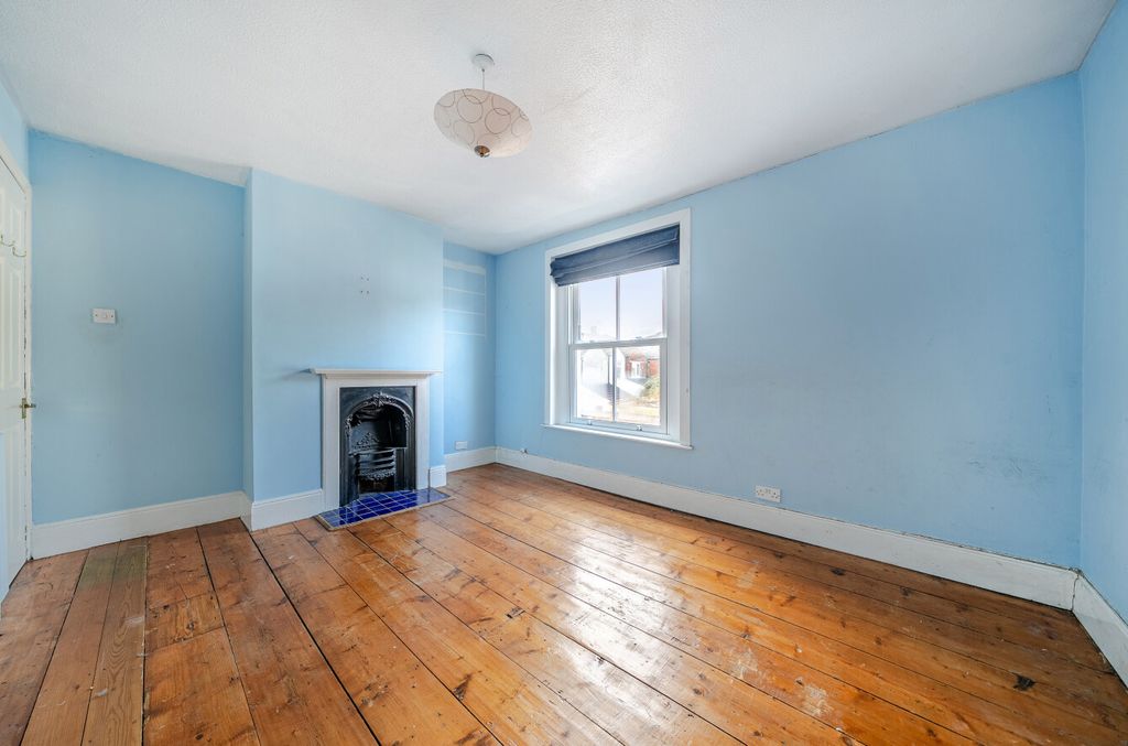 Property photo 2 of 11 1399900-9-697c90B...