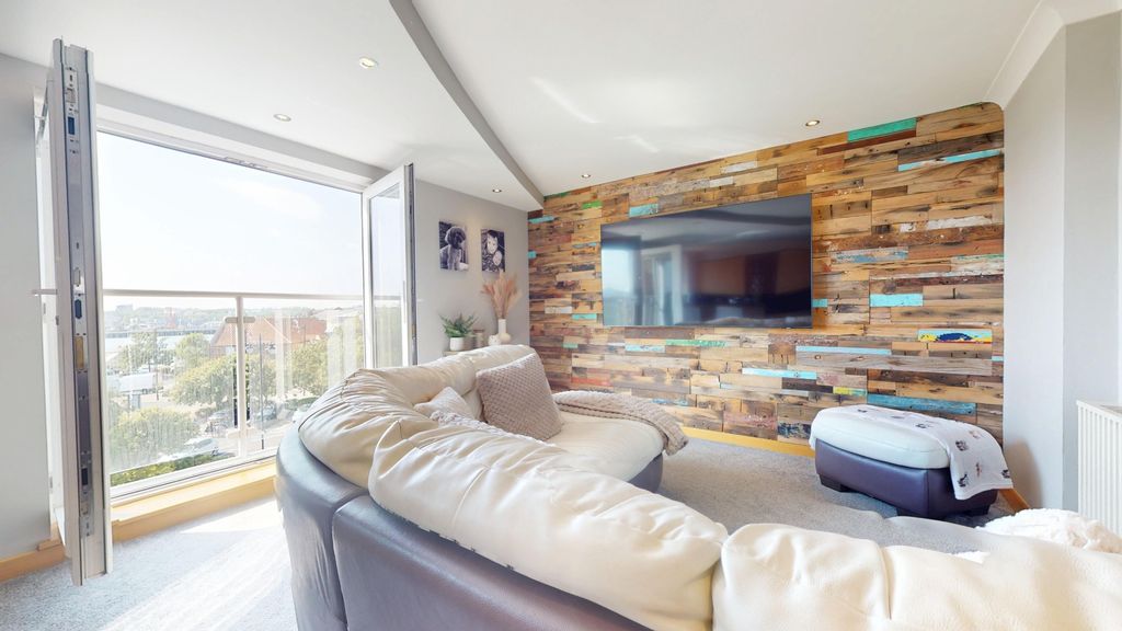 Property photo 3 of 15 4434896