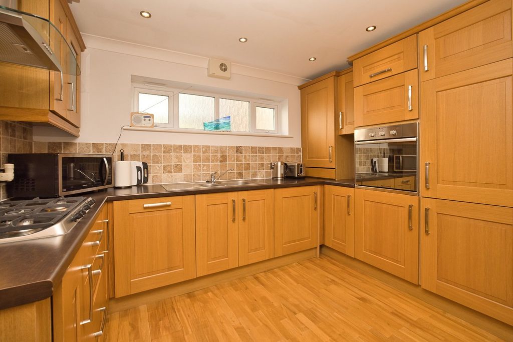 Property photo 3 of 12 Picture 3