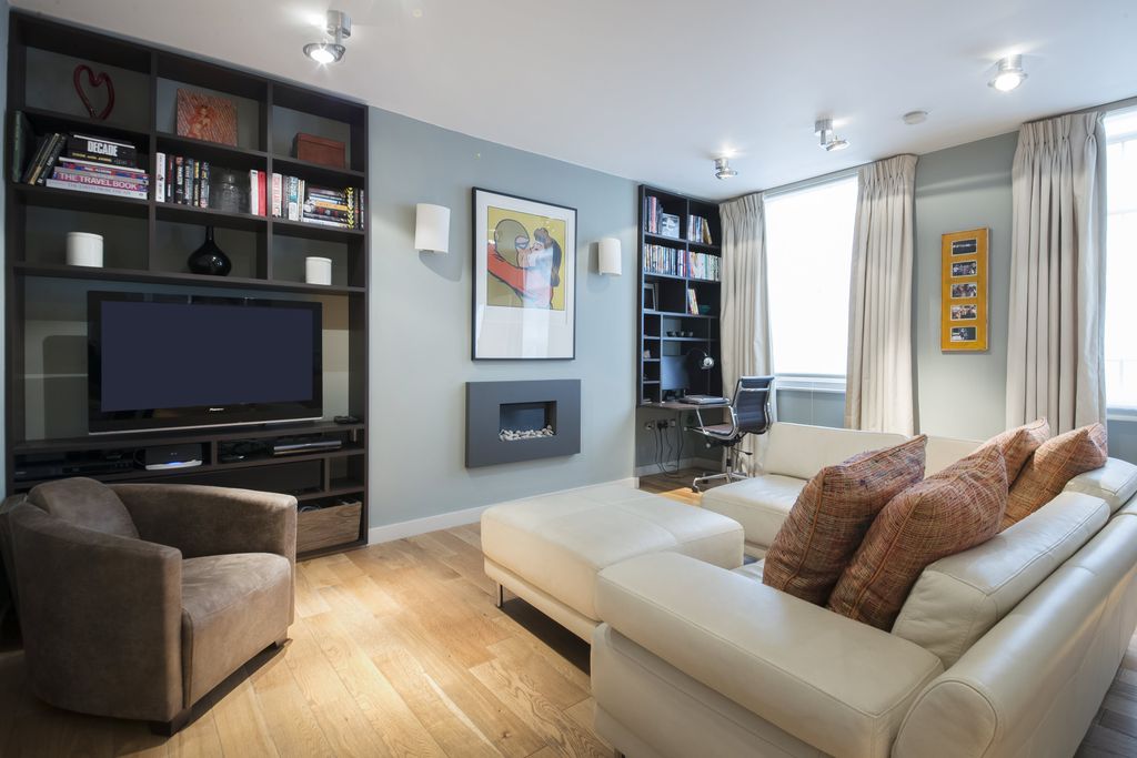 Property photo 2 of 9 Living Room