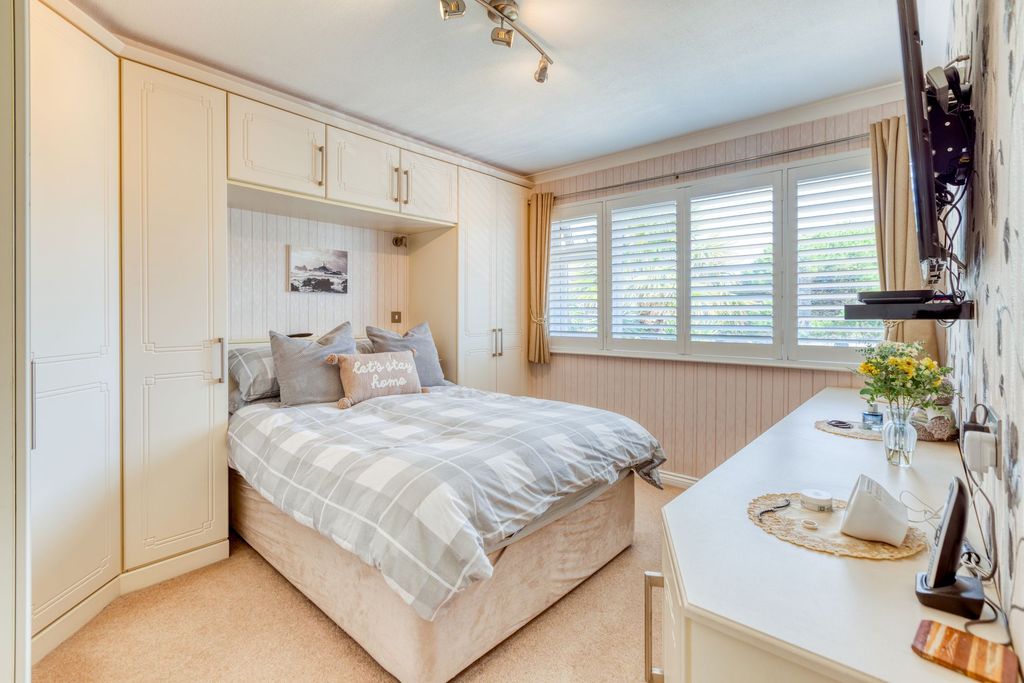 Property photo 3 of 36