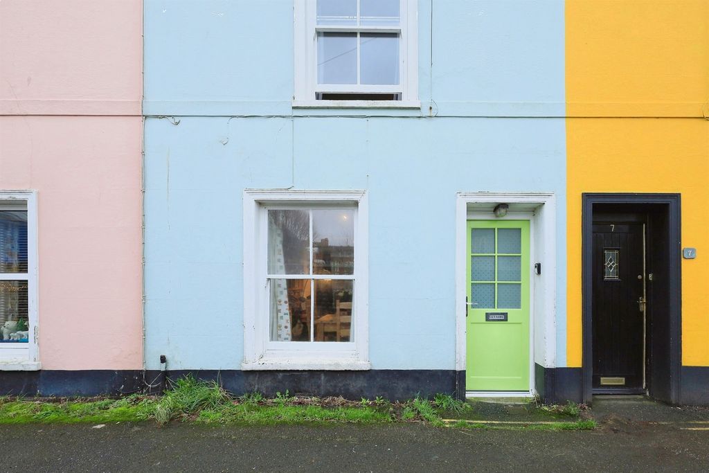 Property photo 2 of 19
