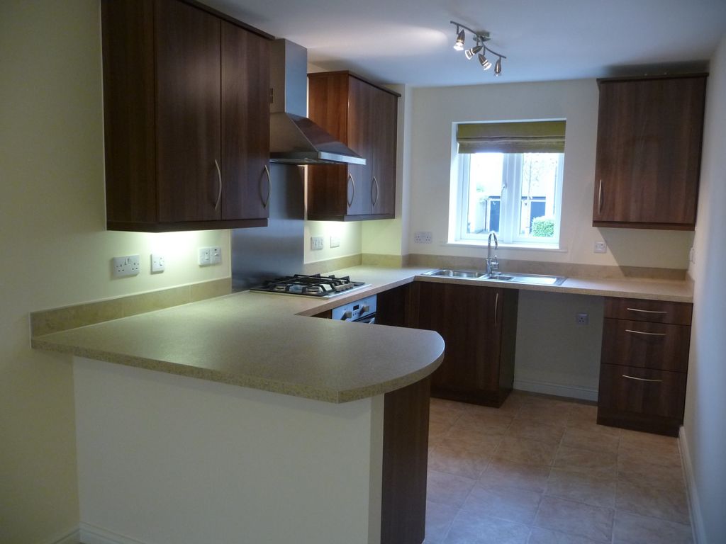 Property photo 2 of 6 Kitchen