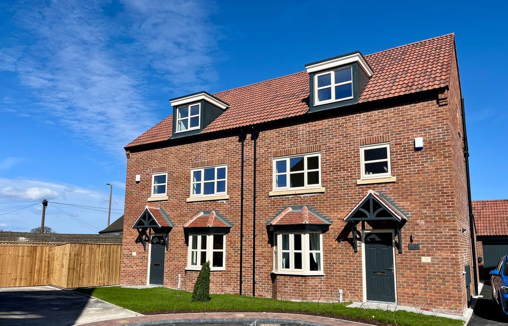 Property photo 3 of 13 Oxford Semi's