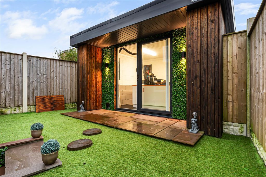 Property photo 3 of 21 Detached Garden Room