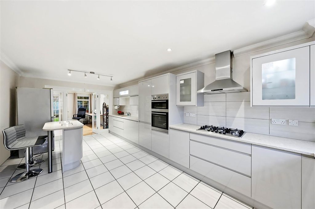 Property photo 3 of 34 Kitchen