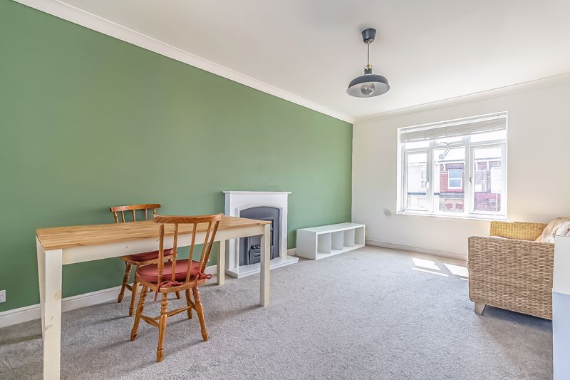 Property photo 2 of 14 .