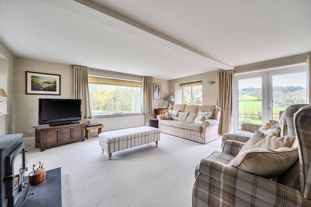 Property photo 3 of 28 Living Room