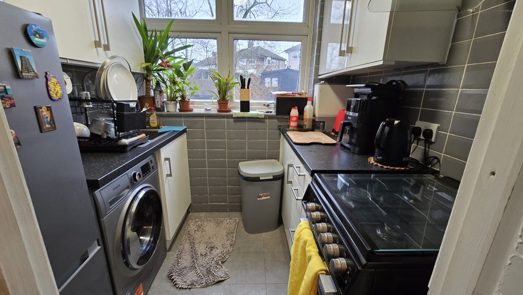 Property photo 1 of 6 2 Bed   Ground Floor Maisonette