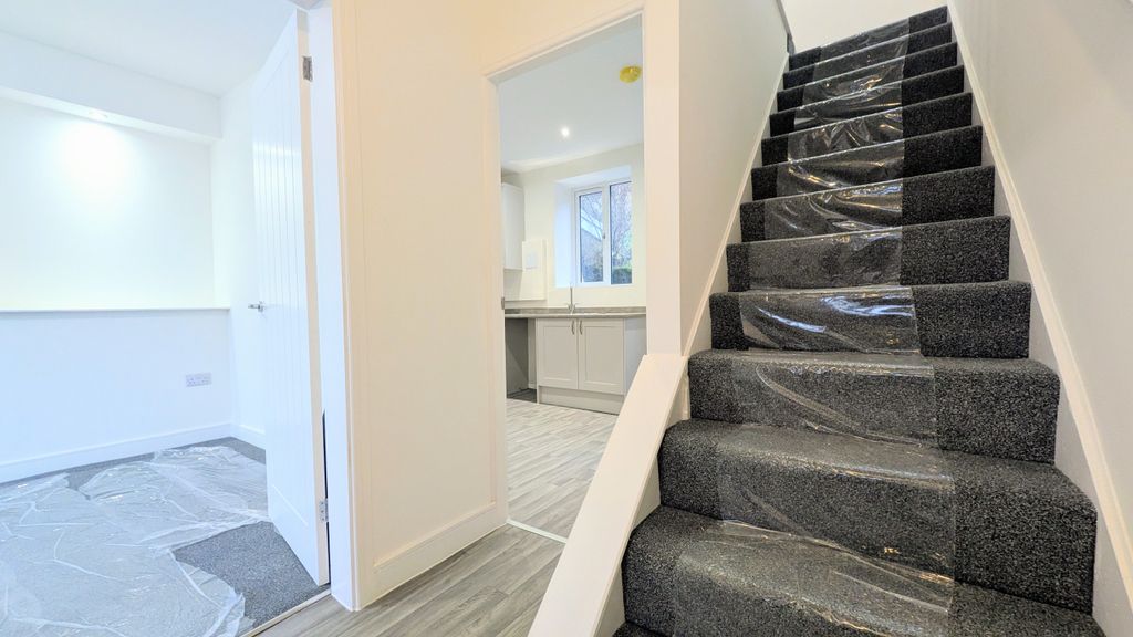 Property photo 2 of 13 Pxl_20260129_095540818~2