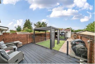 Property photo 3 of 14 Garden x1