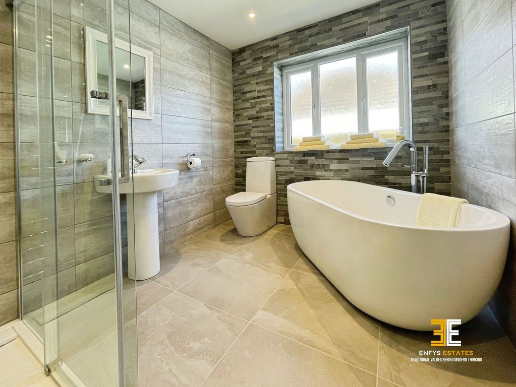 Property photo 2 of 25
