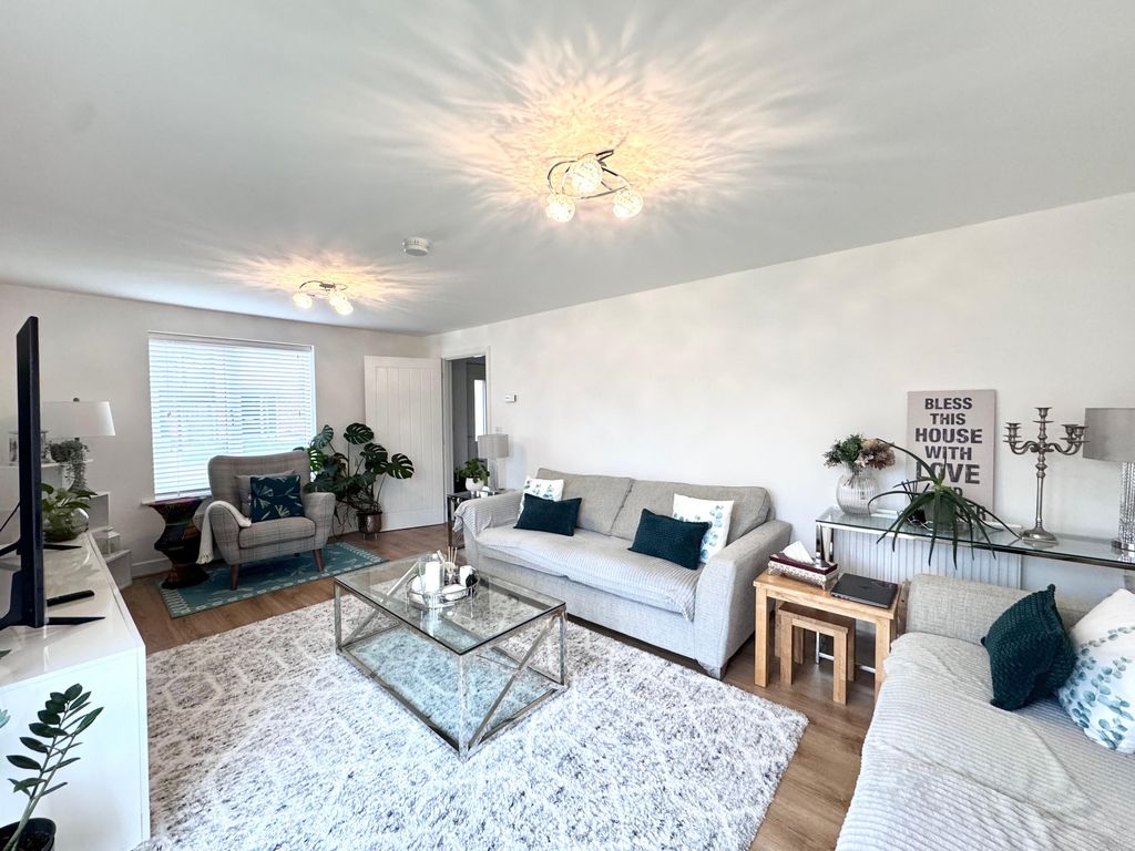 Property photo 3 of 18 Living Room 2