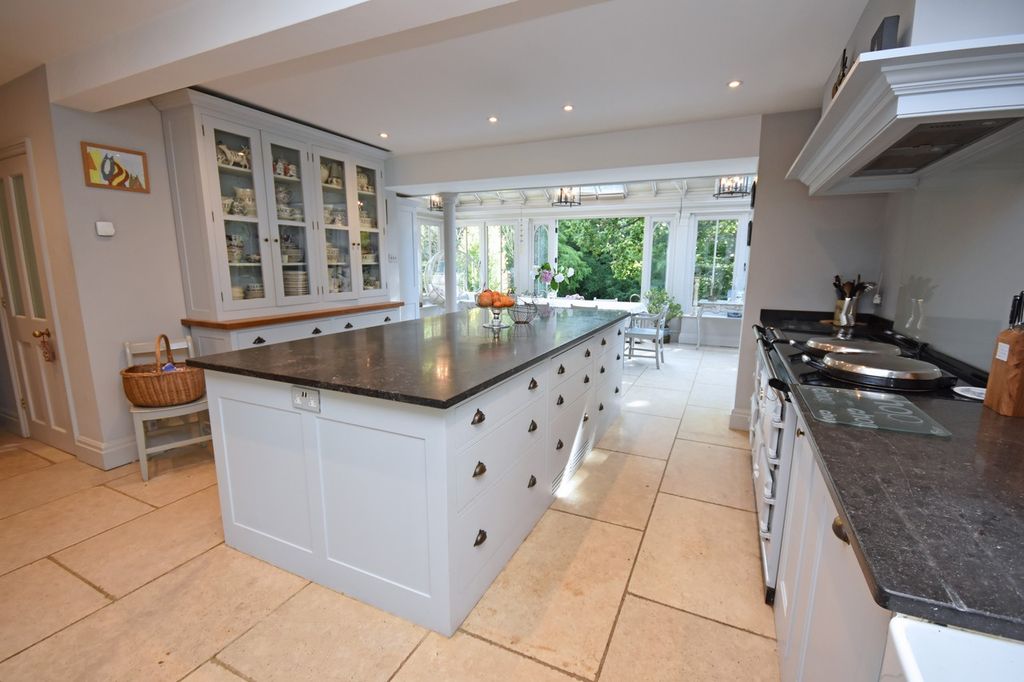 Property photo 3 of 46