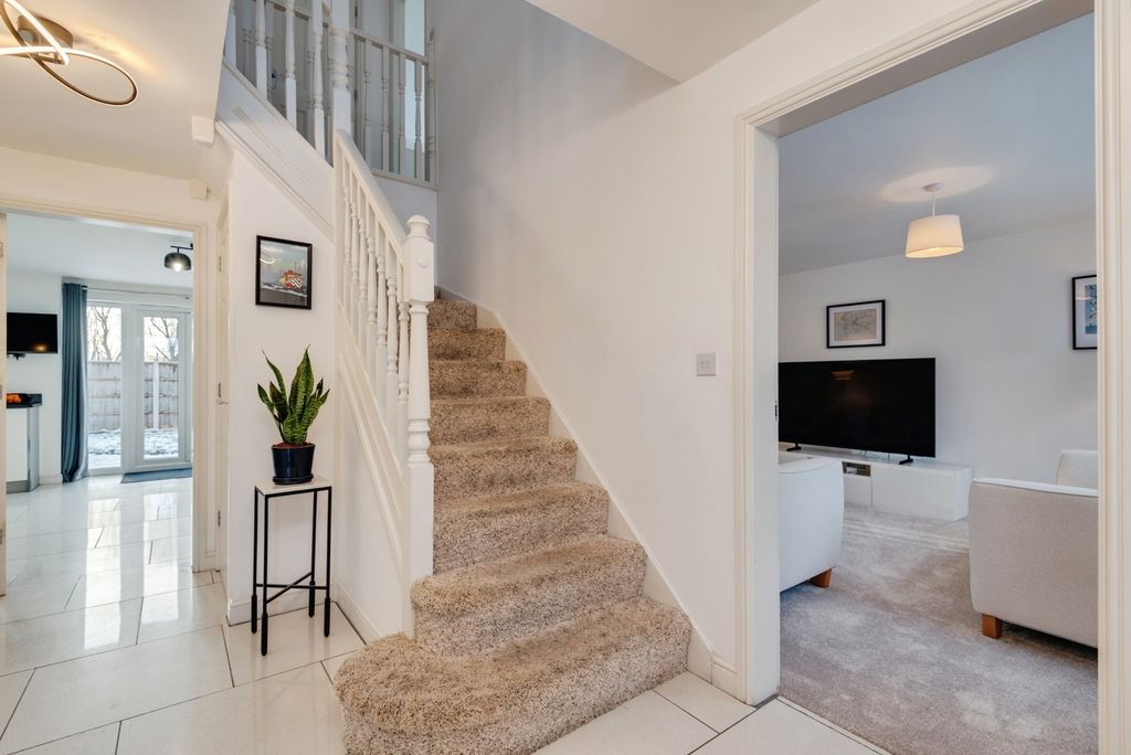 Property photo 3 of 23 Pbox-Img.Jpg