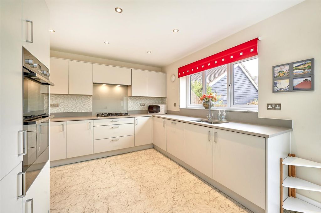 Property photo 3 of 24 Kitchen/Breakfast Room