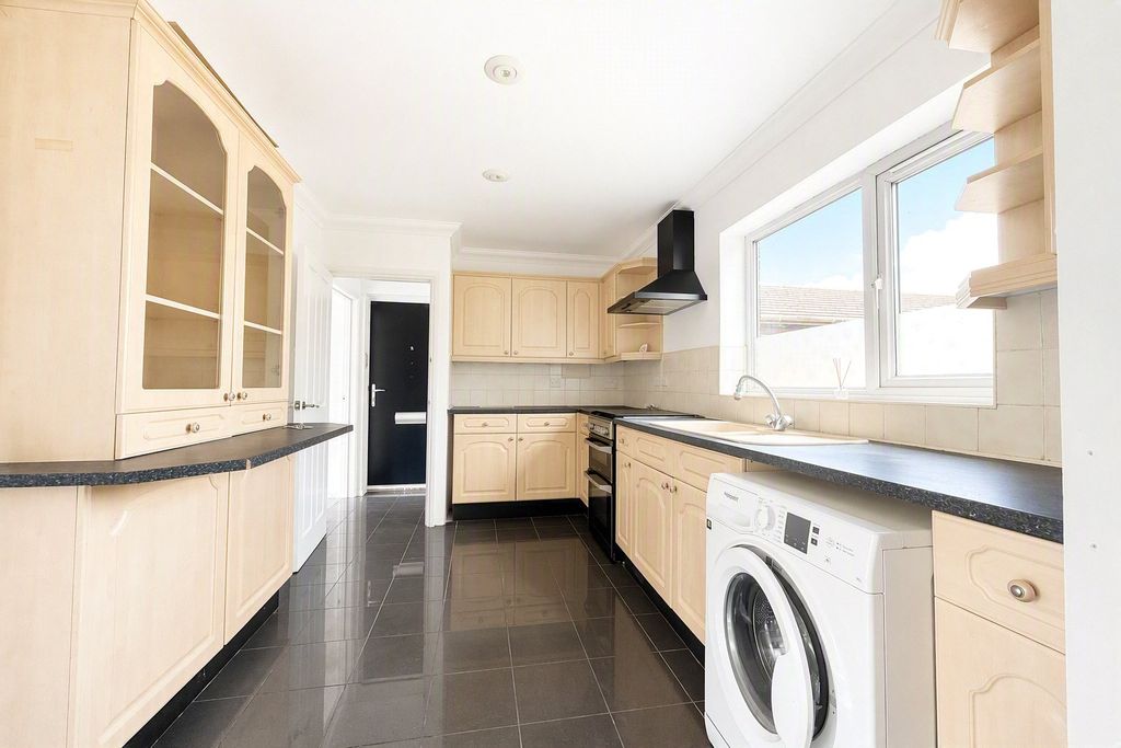 Property photo 2 of 12 Picture No. 29