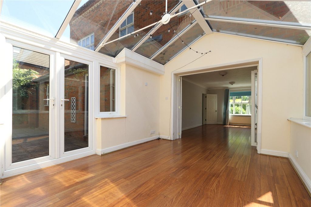Property photo 3 of 22 Picture No. 06