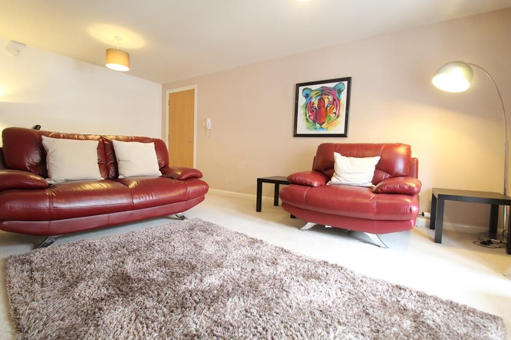 Property photo 2 of 8 Lounge