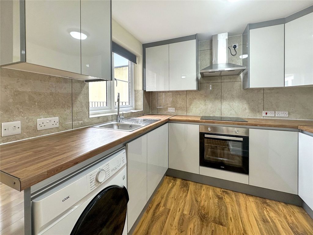 Property photo 2 of 12 Picture No. 16