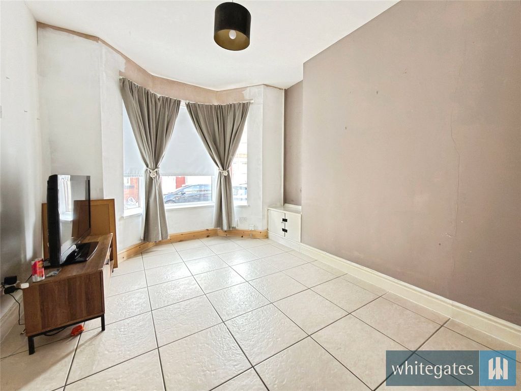 Property photo 3 of 10 Picture No. 12