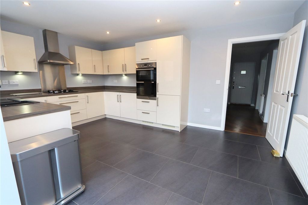Property photo 2 of 20 Kitchen