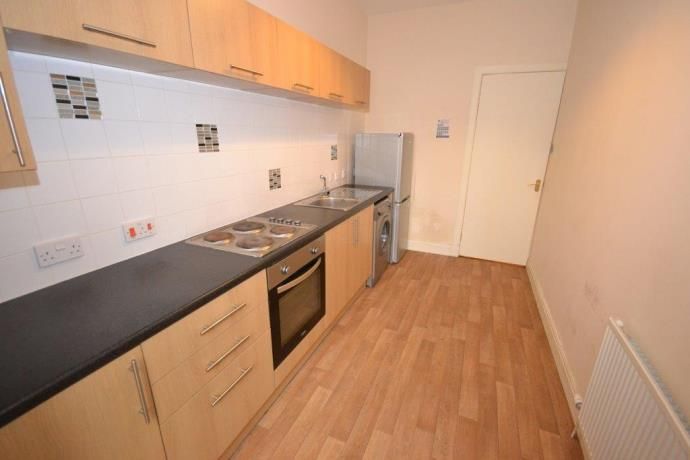 Property photo 3 of 10 Kitchen