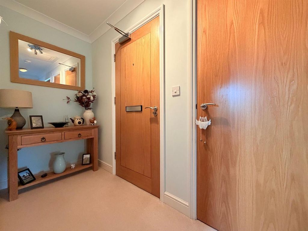 Additional image 8 of 2 bed flat for saleMassey Road, Tiverton EX16