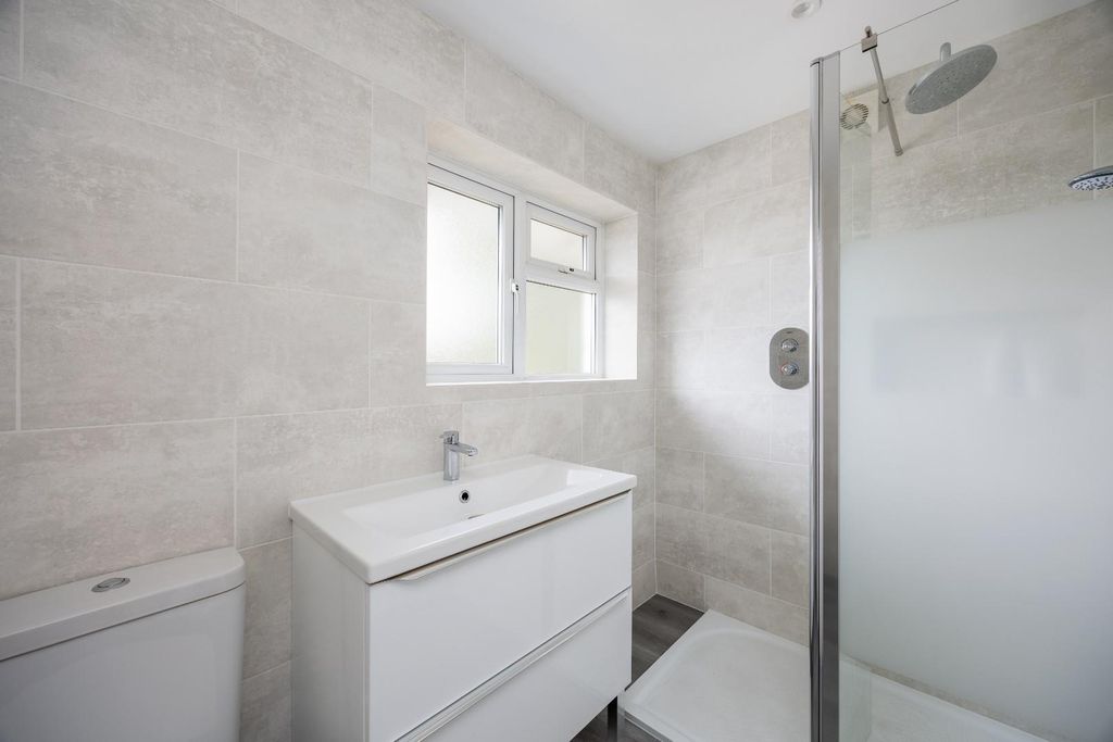 Property photo 1 of 23 Bathroom