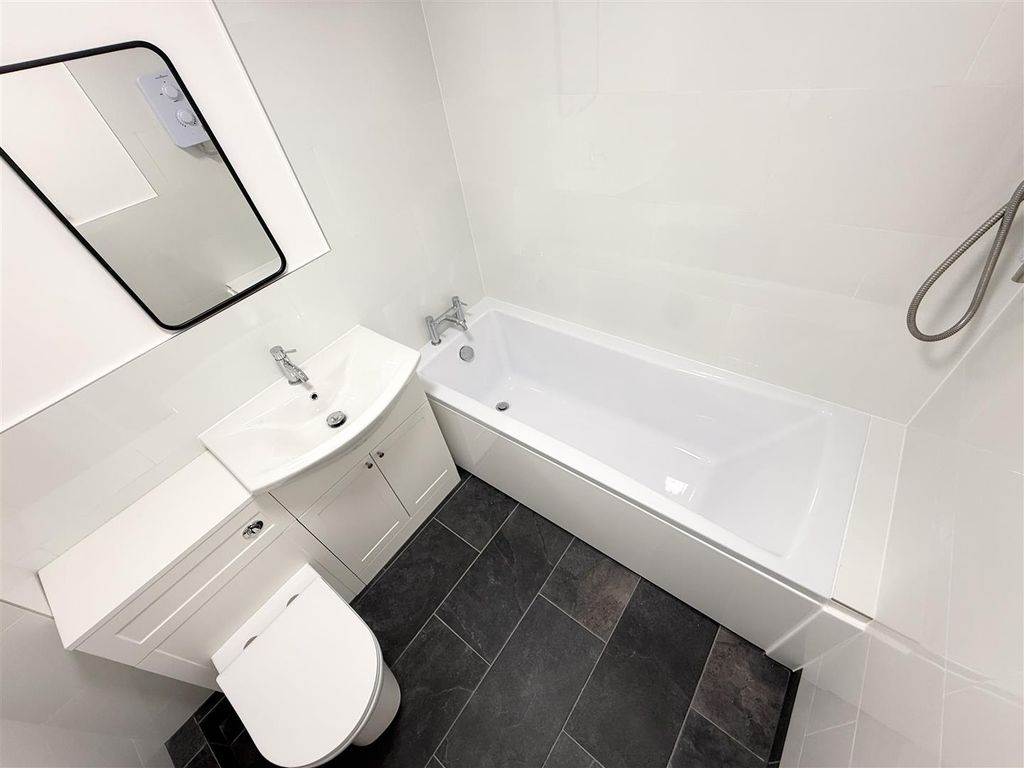 Property photo 3 of 5 Bath 2.Jpg