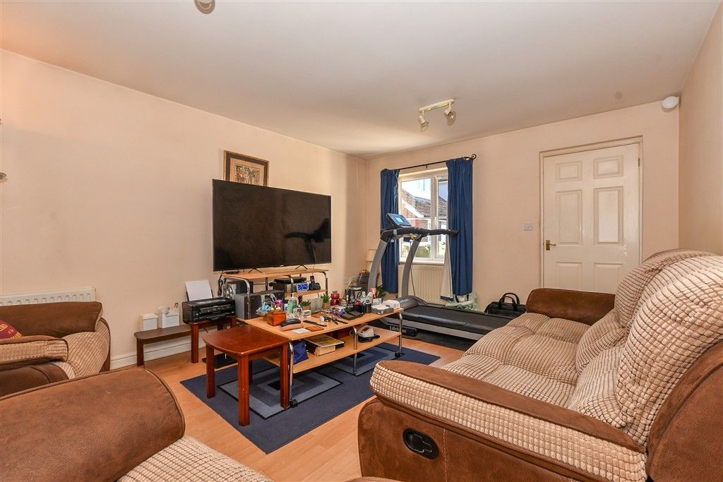 Property photo 3 of 11 Lounge