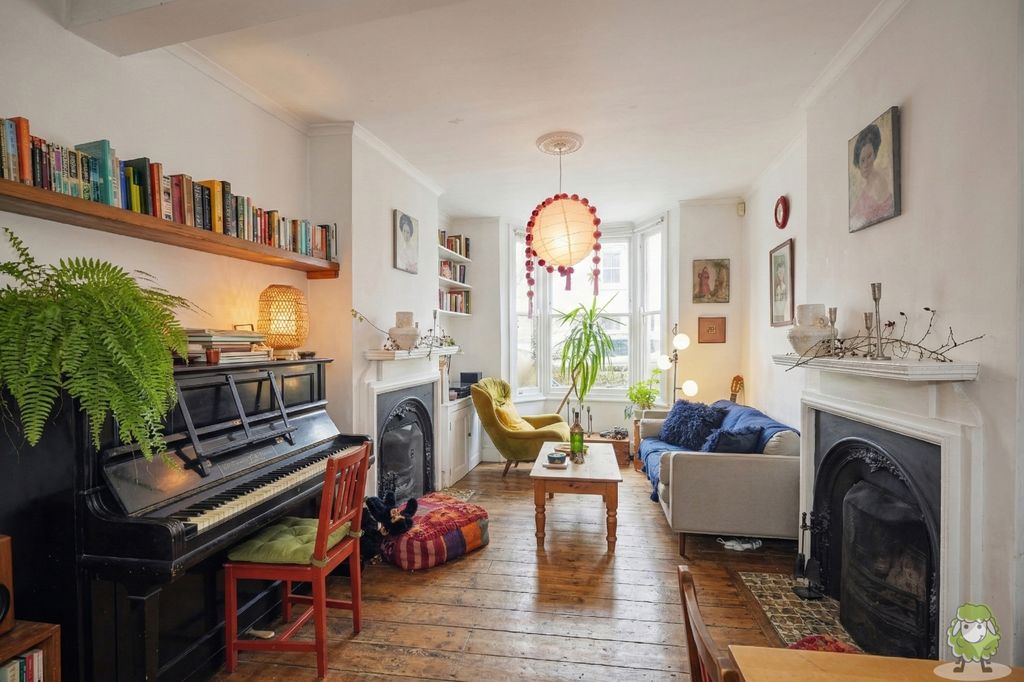 Property photo 1 of 9 2