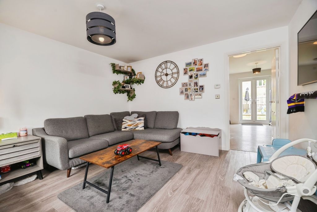 Property photo 2 of 14 Pbox-Img.Jpg