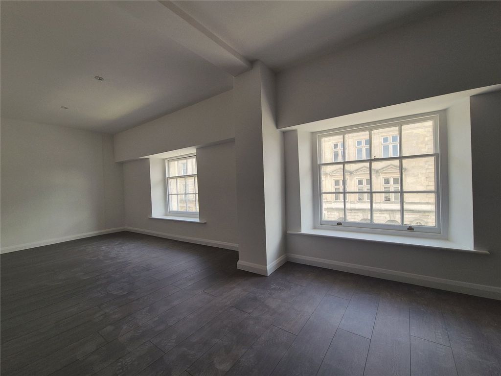 Property photo 3 of 6 Picture No. 06