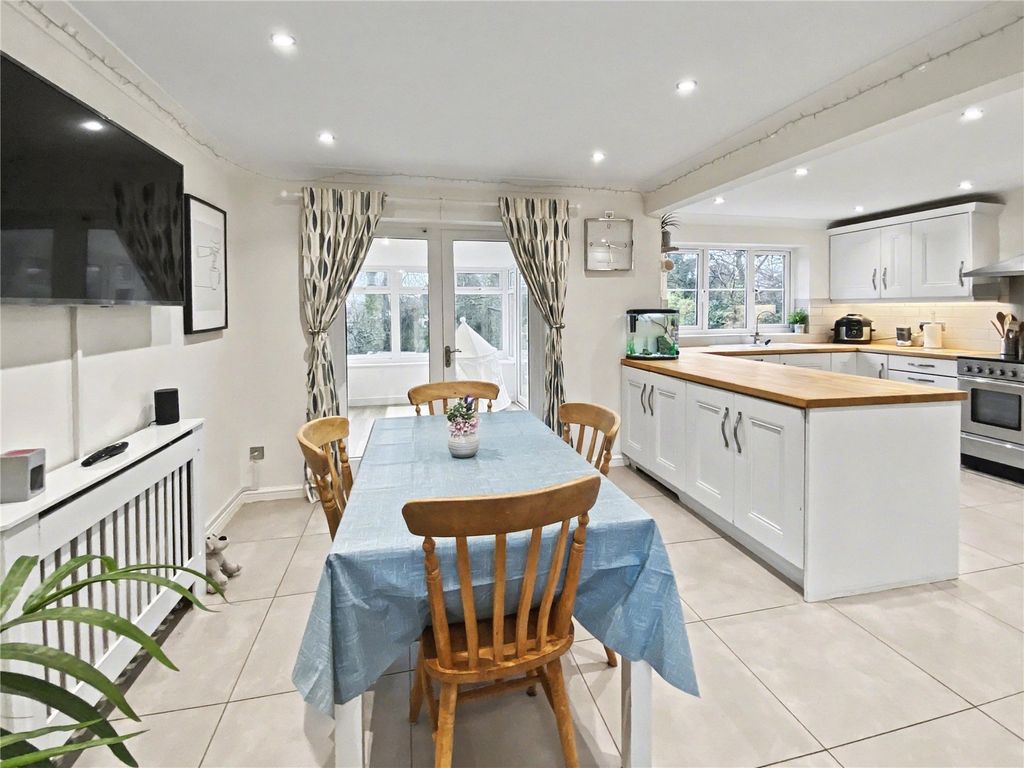 Property photo 2 of 25 Kitchen/Dining Room