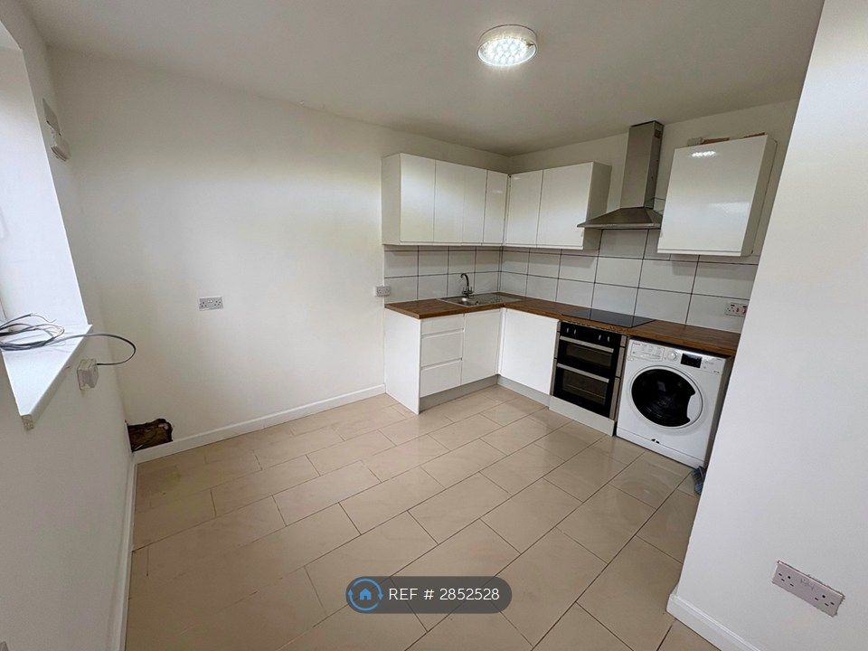 Property photo 3 of 14 Kitchen