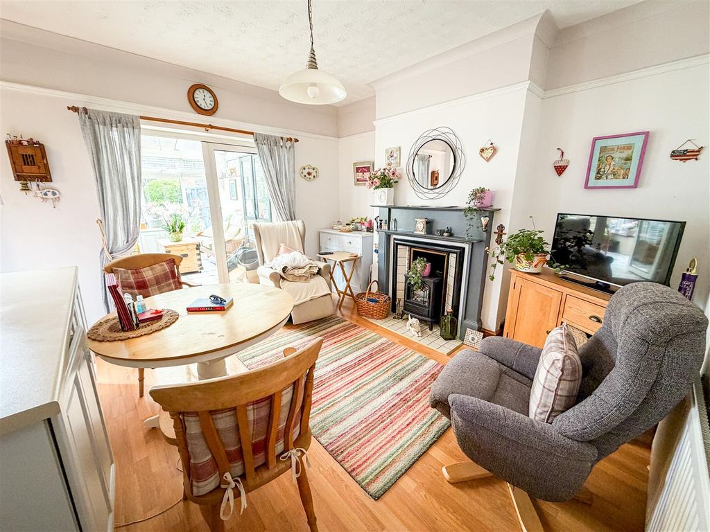 Property photo 3 of 29 Dining Area