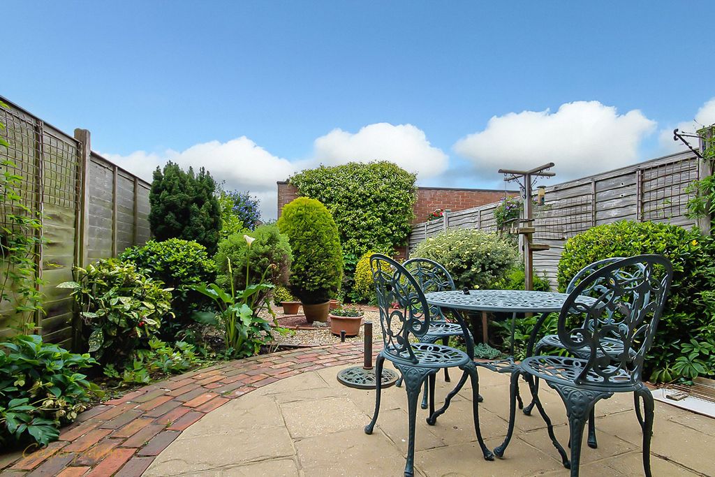 Property photo 2 of 16 Garden