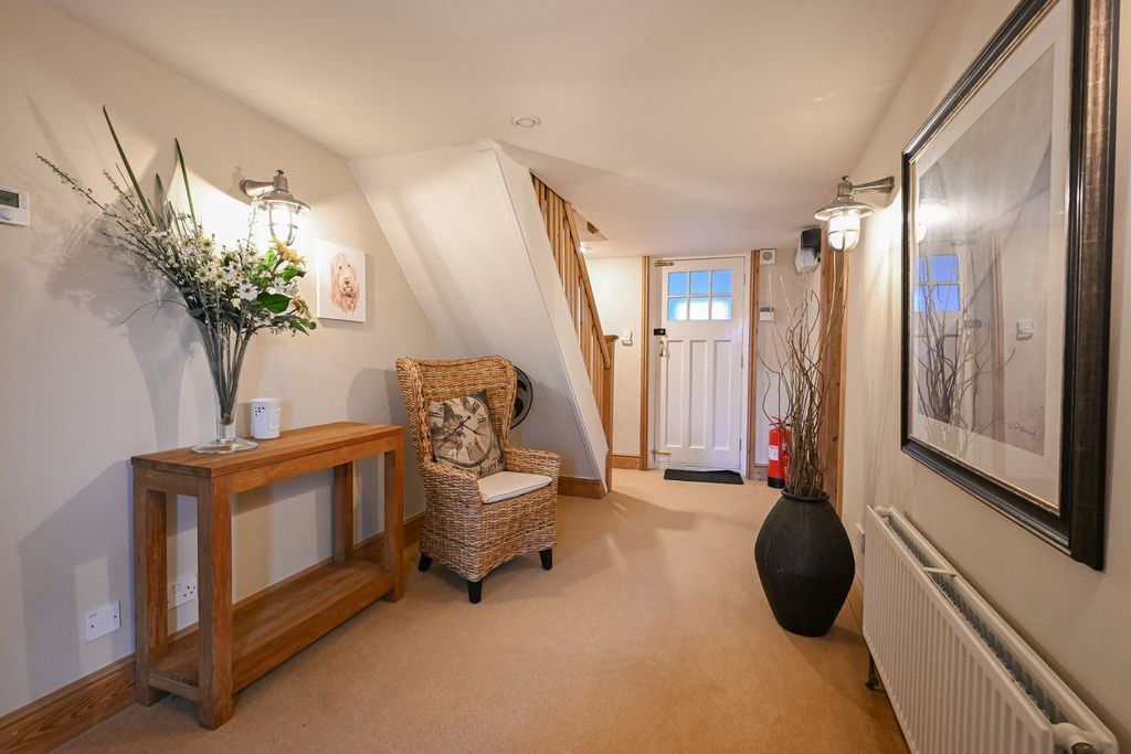 Property photo 3 of 23