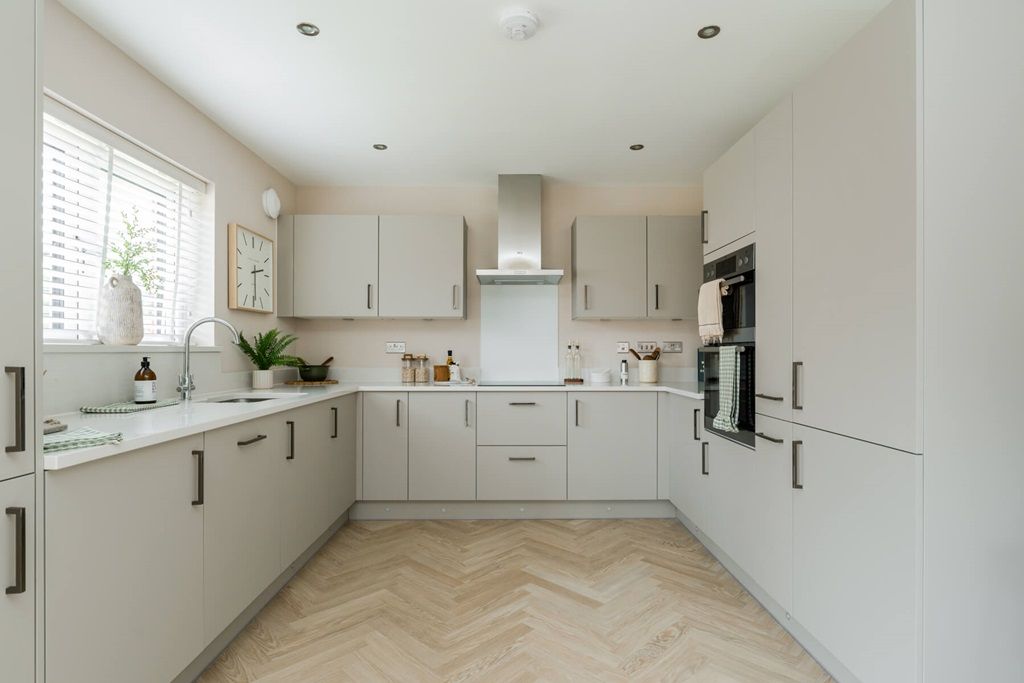 Property photo 3 of 14 Modern Fitted Kitchen Featuring Generous Worktop Space And Integrated Appliances