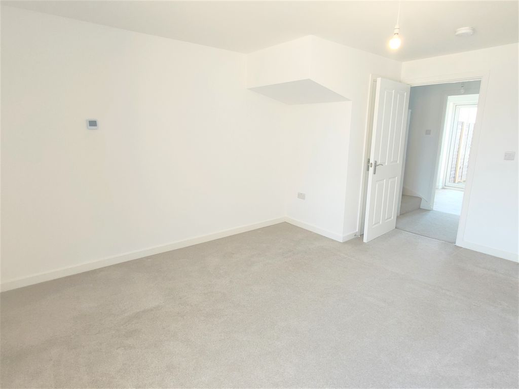 Property photo 3 of 19 Image