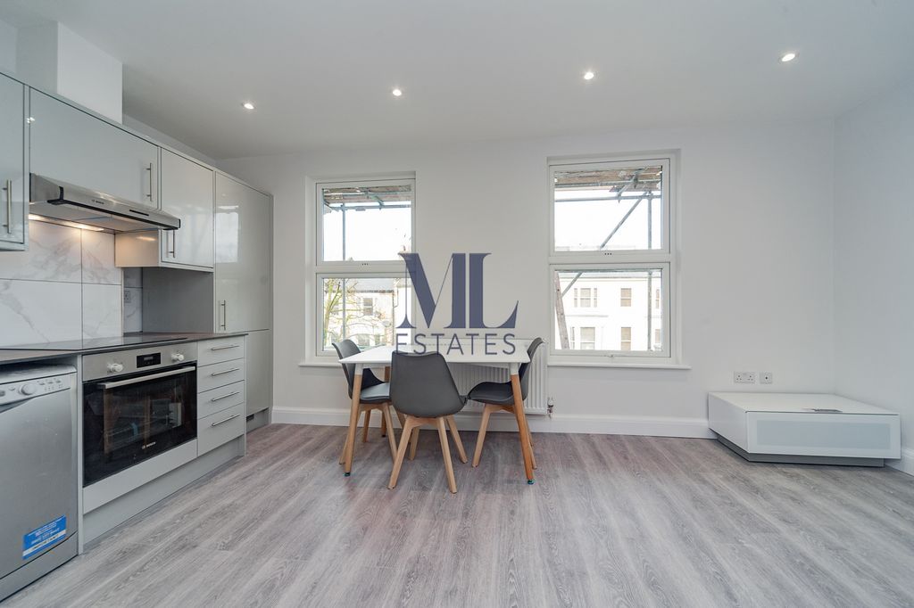 Property photo 1 of 8 Photo 9