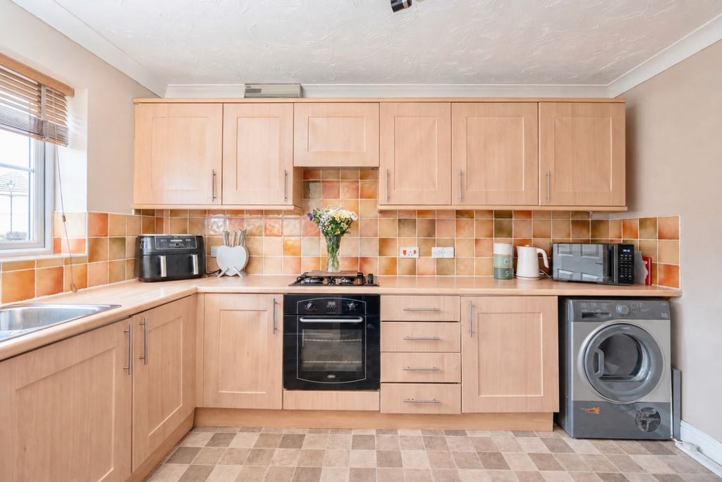 Property photo 2 of 17 Kitchen