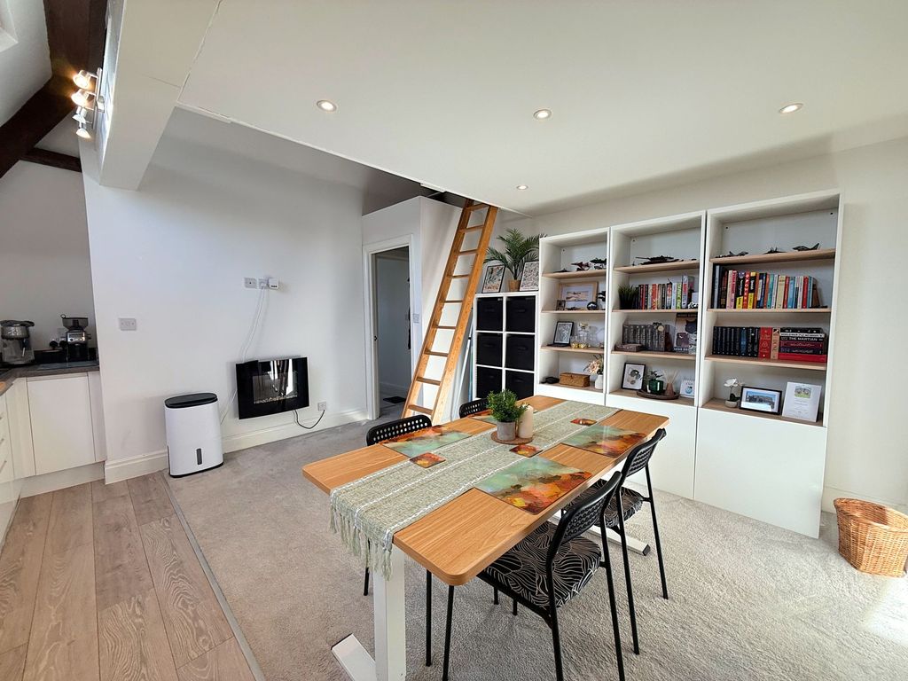 Property photo 3 of 27