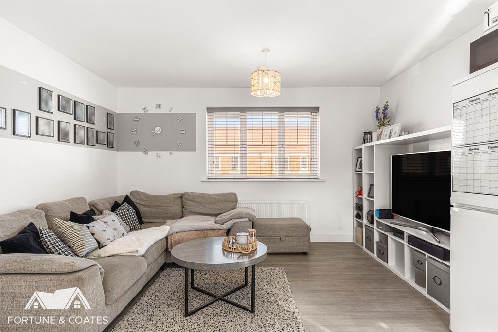 Property photo 3 of 12 Redstartdrive_8.Jpg