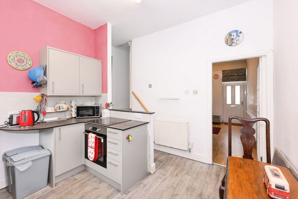 Property photo 3 of 10 Kitchen/Dining Room