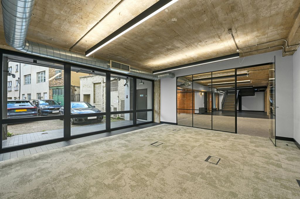 Property photo 3 of 12 Office