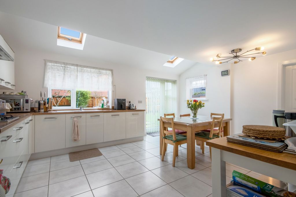 Property photo 3 of 20 Summercres-17