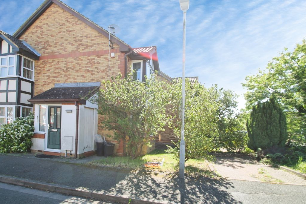 Property photo 1 of 12 Photo 9
